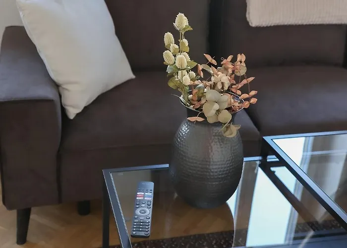 Ema Exclusive Locations Gmbh *